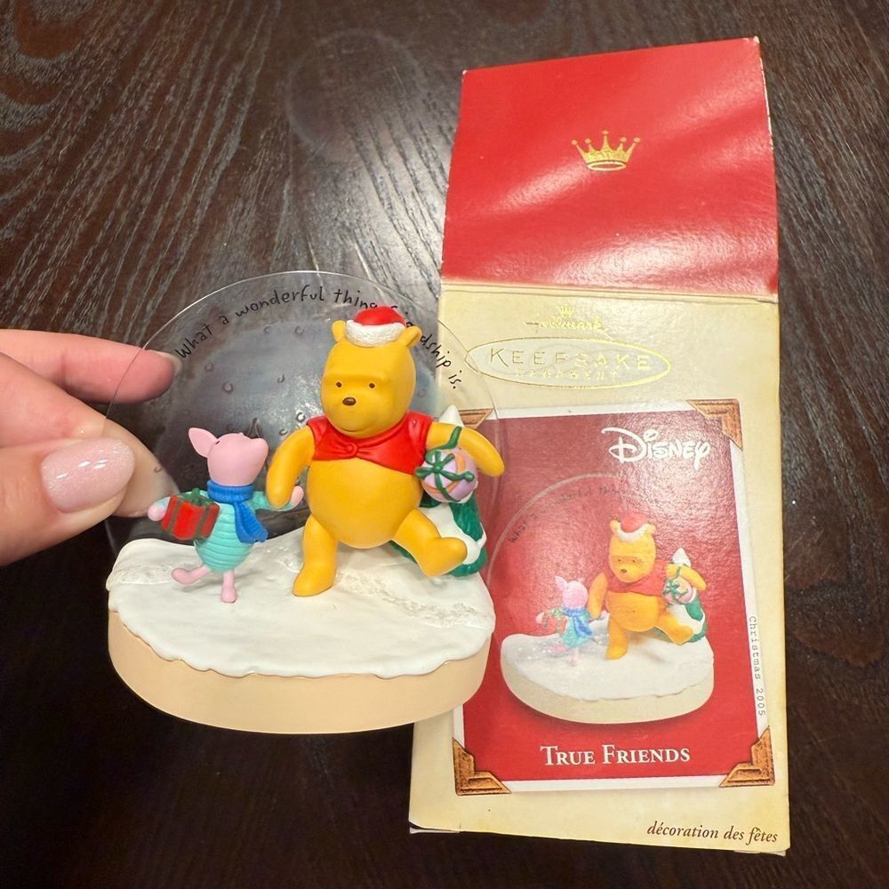 Hallmark Keepsake Ornament TRUE FRIENDS Disney  Winnie the Pooh and Piglet 2005
